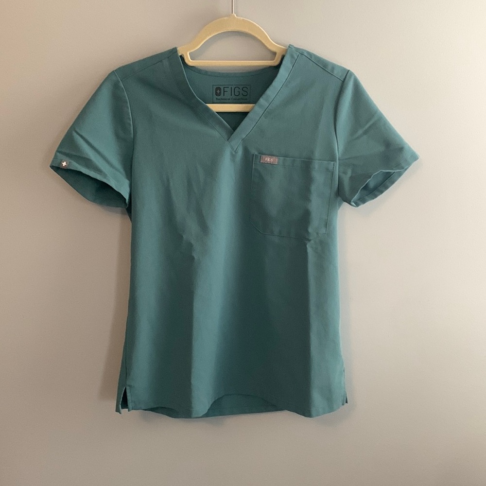 Figs Catarina One Pocket Scrub Top in Hydrogreen, XS